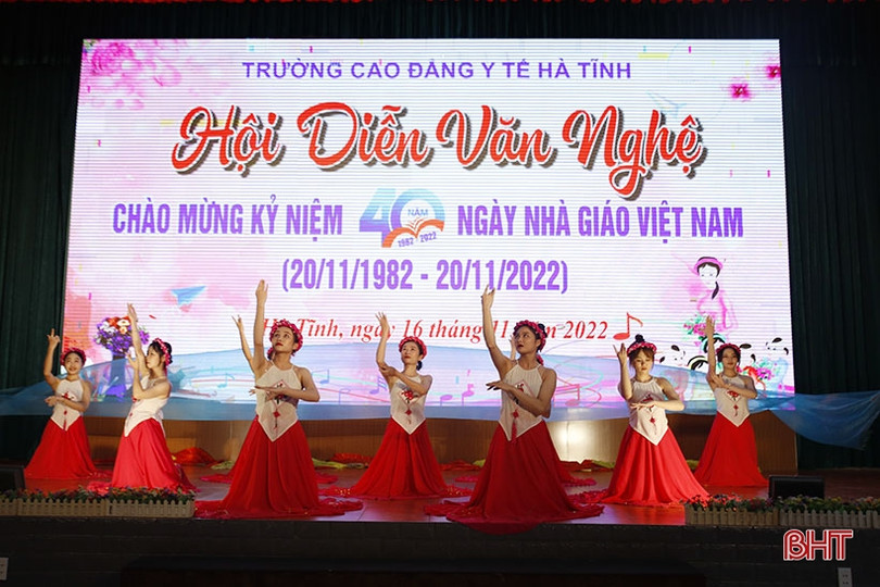 Trường Cao đẳng Y tế Hà Tĩnh sôi nổi mừng Ngày Nhà giáo Việt Nam