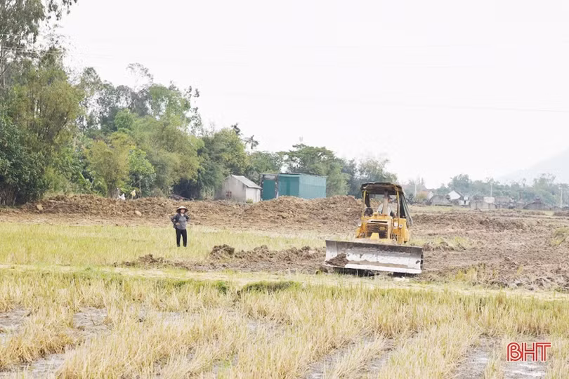 Sớm có phương án sử dụng gần 4.000 m<sup>3 </sup>đất dôi dư sau cải tạo đồng ruộng ở Lộc Hà