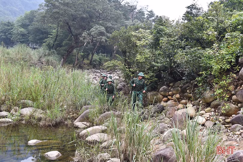 Bảo vệ biên giới gắn với giữ rừng, kiểm soát vùng lòng hồ Ngàn Trươi - Cẩm Trang