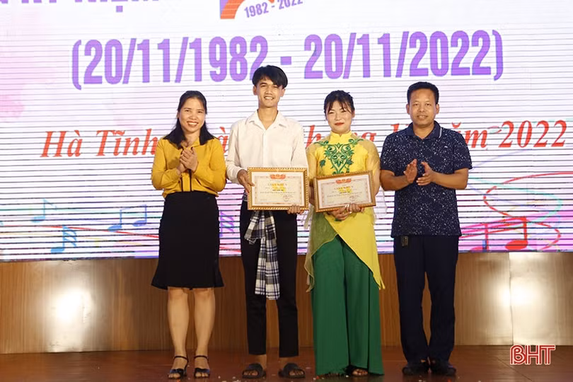 Trường Cao đẳng Y tế Hà Tĩnh sôi nổi mừng Ngày Nhà giáo Việt Nam