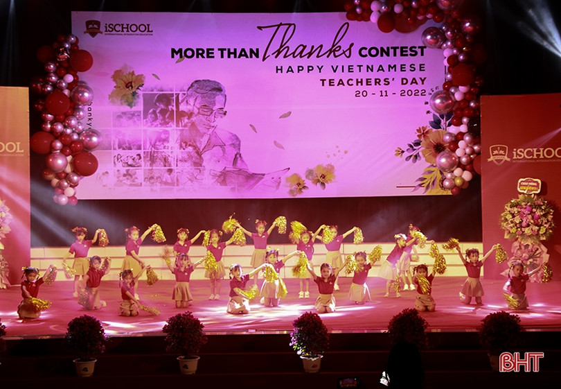 Hấp dẫn chương trình văn nghệ tri ân thầy cô của học sinh iSchool Hà Tĩnh