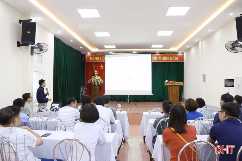 Bác sỹ Hà Tĩnh được hướng dẫn điều trị các bệnh tai mũi họng