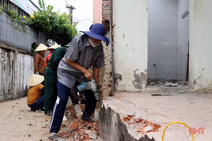 Người dân Nghi Xuân sôi nổi hiến đất mở rộng đường