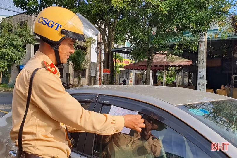 TP Hà Tĩnh: 2 tuần, dán thông báo phạt nguội 100 trường hợp dừng, đỗ sai quy định