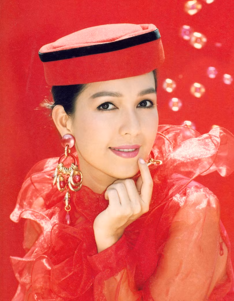 Ảnh hiếm của mỹ nhân Việt thập niên 90: Ai có bàn tay đẹp nhất?