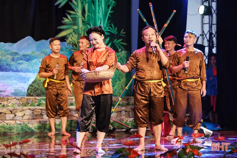 “Việt Nam trên đường chúng ta đi”...