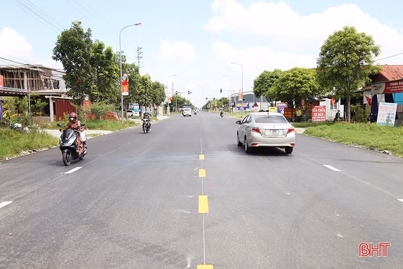 Người dân phấn khởi lưu thông trên tuyến đường nối TP Hà Tĩnh với Lộc Hà