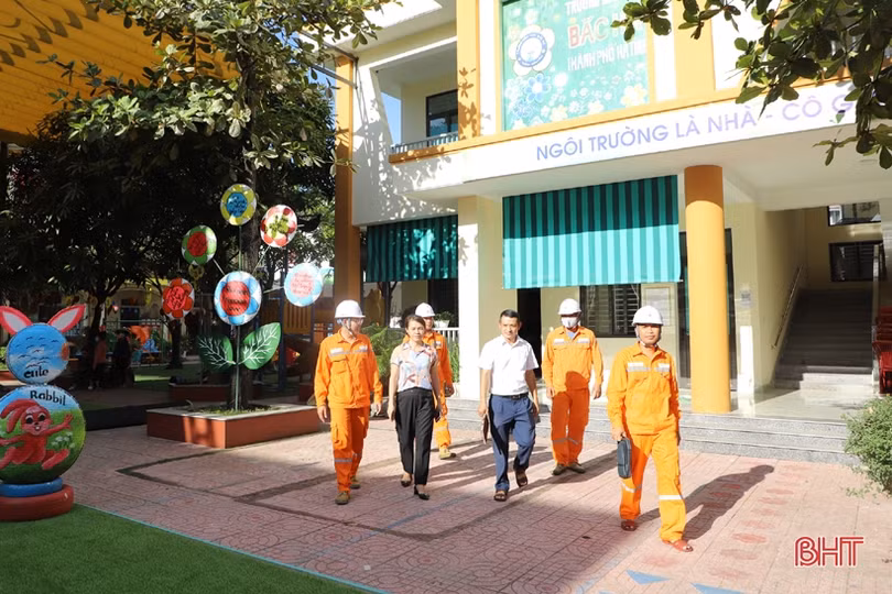 Điện lực Hà Tĩnh tập trung nâng cấp lưới điện phục vụ năm học mới