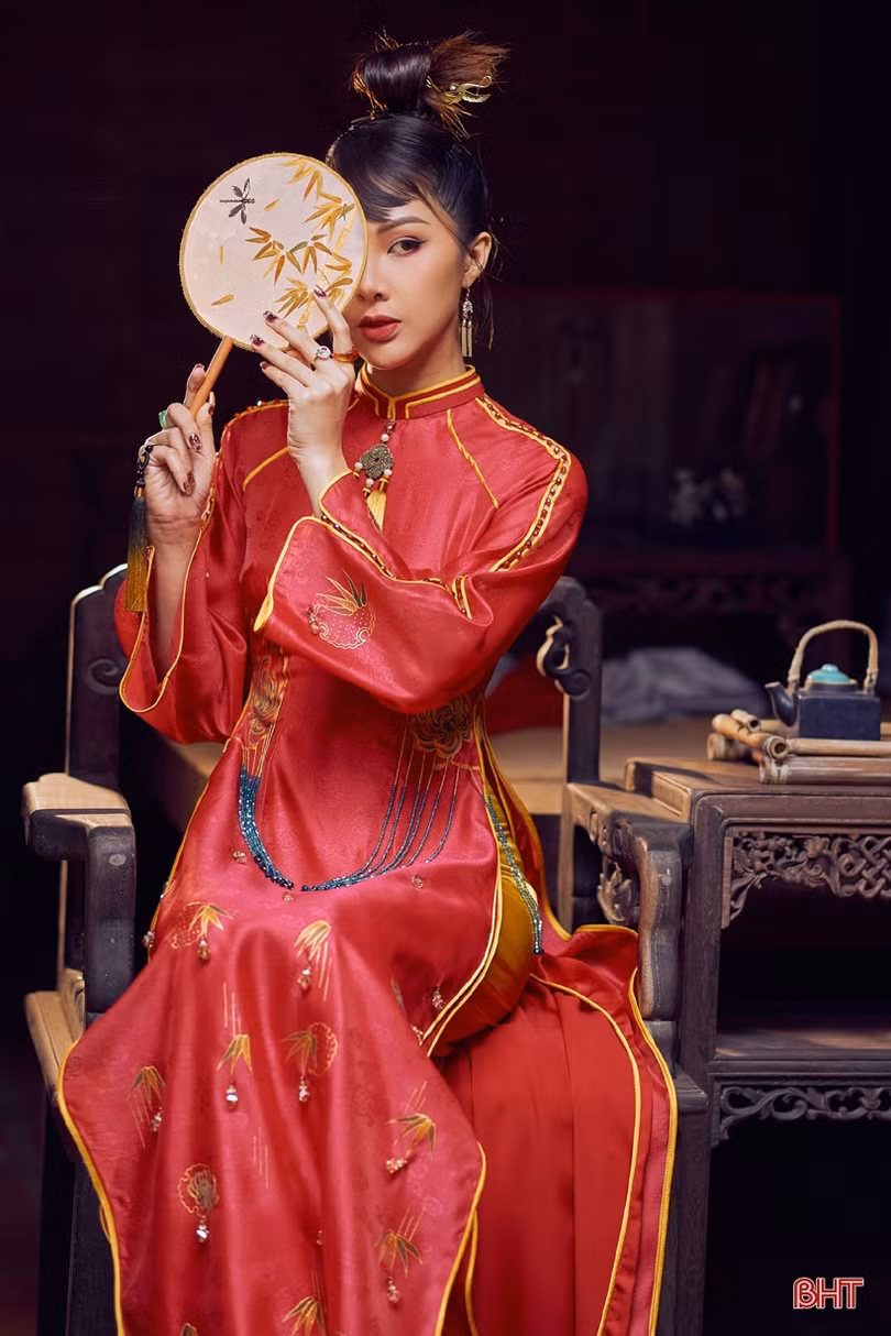 Nhà thiết kế 9X Hà Tĩnh kể chuyện bản sắc cố đô Huế qua tà áo dài