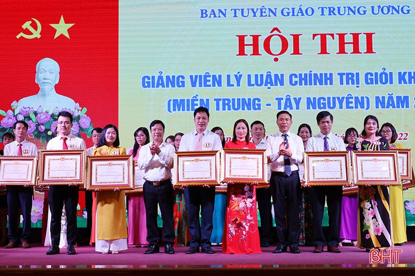 Thí sinh Hà Tĩnh tham dự chung khảo toàn quốc Hội thi Giảng viên lý luận chính trị giỏi