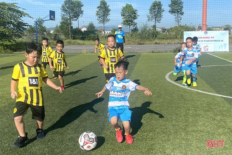 Sôi động giải bóng đá chào mừng năm học mới của học sinh Trường Albert Einstein Hà Tĩnh