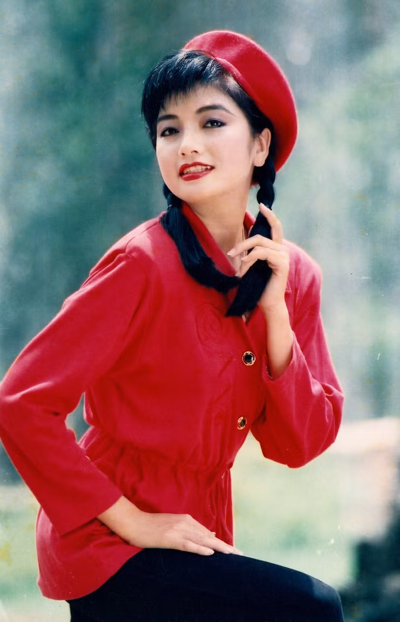 Ảnh hiếm của mỹ nhân Việt thập niên 90: Ai có bàn tay đẹp nhất?