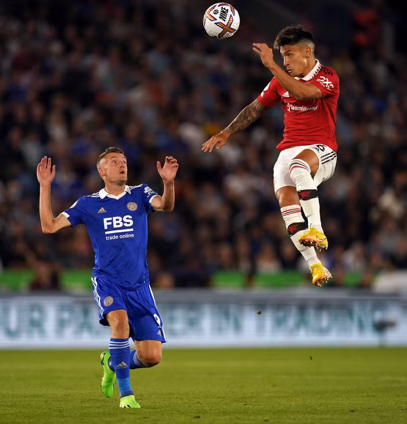 Đại chiến MU vs Arsenal: Nghệ thuật Lisandro Martinez