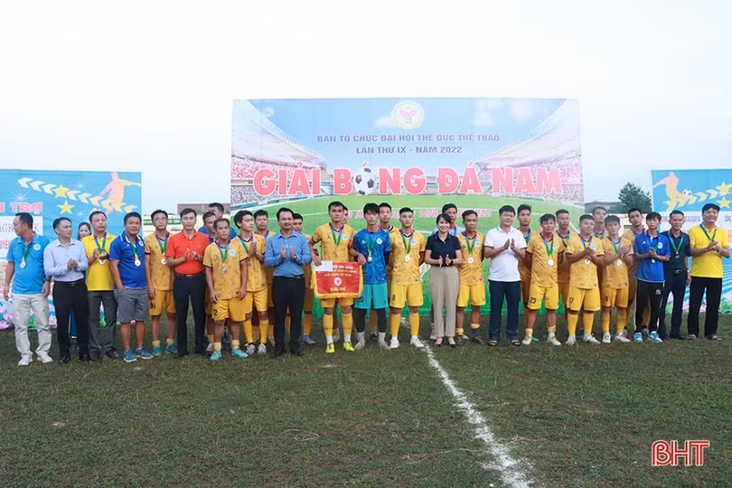 Xã Cẩm Quan vô địch Giải Bóng đá nam huyện Cẩm Xuyên