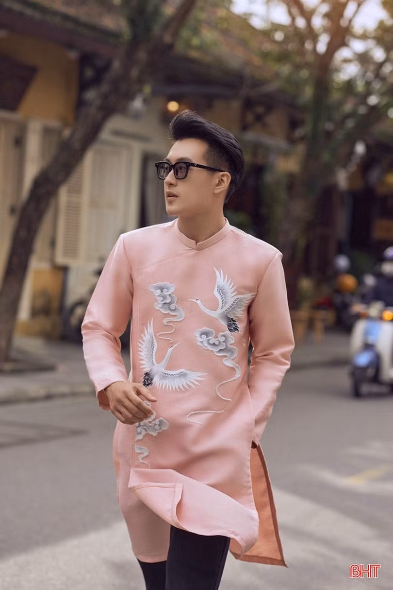 Nhà thiết kế 9X Hà Tĩnh kể chuyện bản sắc cố đô Huế qua tà áo dài