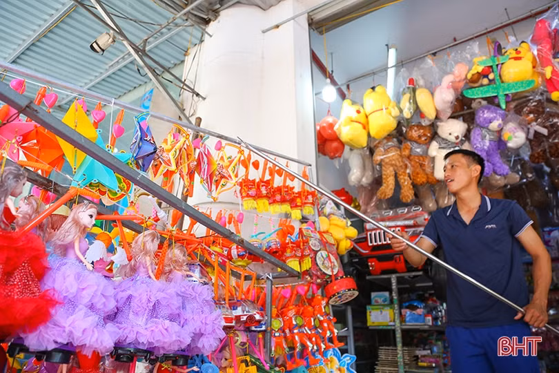 Thị trường đồ chơi Trung thu ở Hà Tĩnh sôi động trở lại