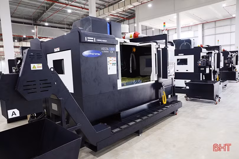 Cận cảnh thiết bị hiện đại tại Nhà máy Sản xuất Pin VinES ở Hà Tĩnh