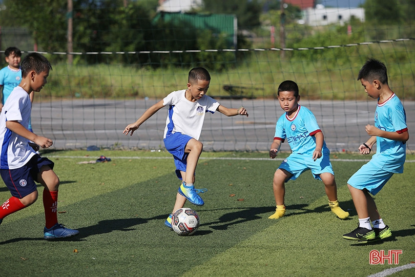 Sôi động giải bóng đá chào mừng năm học mới của học sinh Trường Albert Einstein Hà Tĩnh