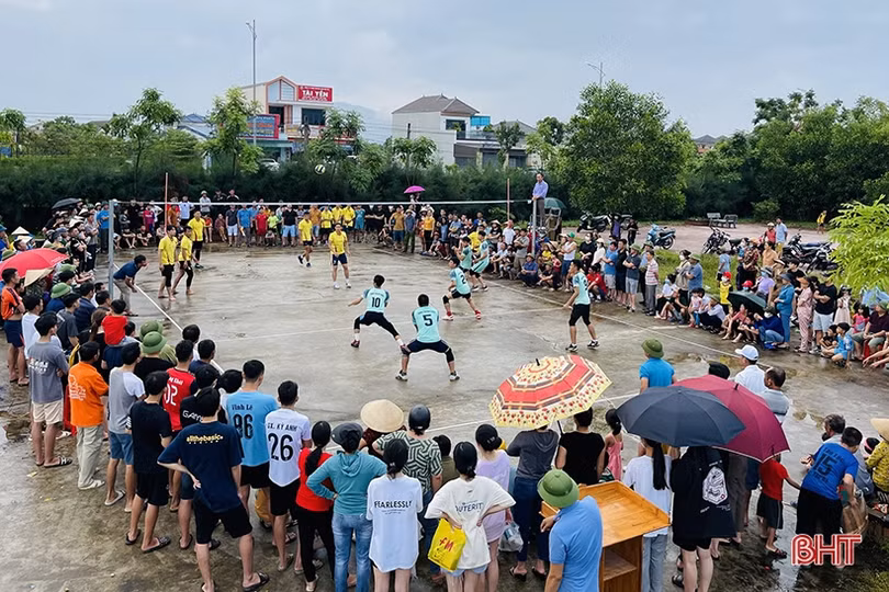 Người dân hào hứng thi đấu thể thao mừng lễ Quốc khánh ở Hà Tĩnh