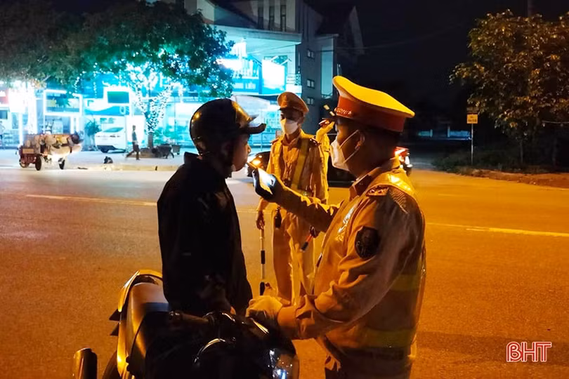 Hà Tĩnh: Xử phạt 328 trường hợp vi phạm ATGT sau 3 ngày nghỉ lễ