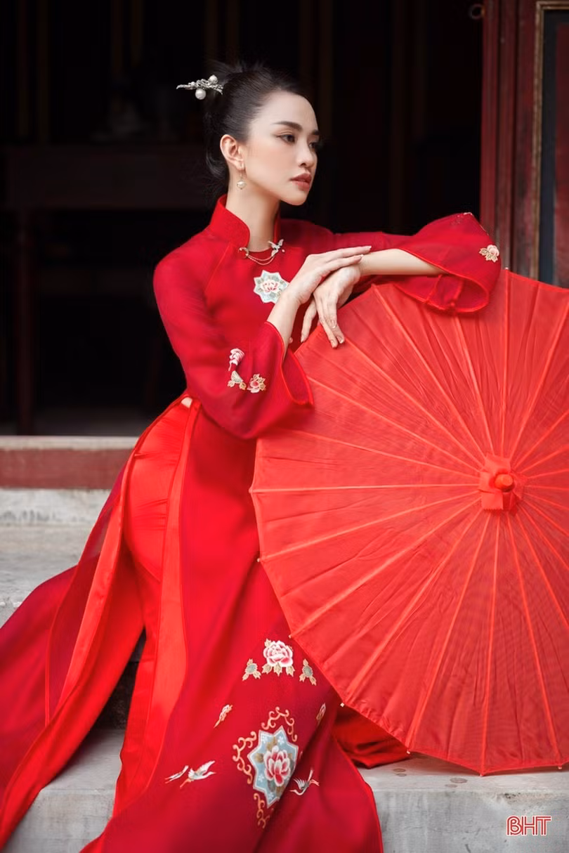 Nhà thiết kế 9X Hà Tĩnh kể chuyện bản sắc cố đô Huế qua tà áo dài