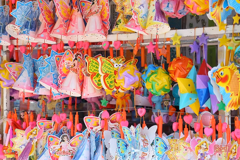 Thị trường đồ chơi Trung thu ở Hà Tĩnh sôi động trở lại