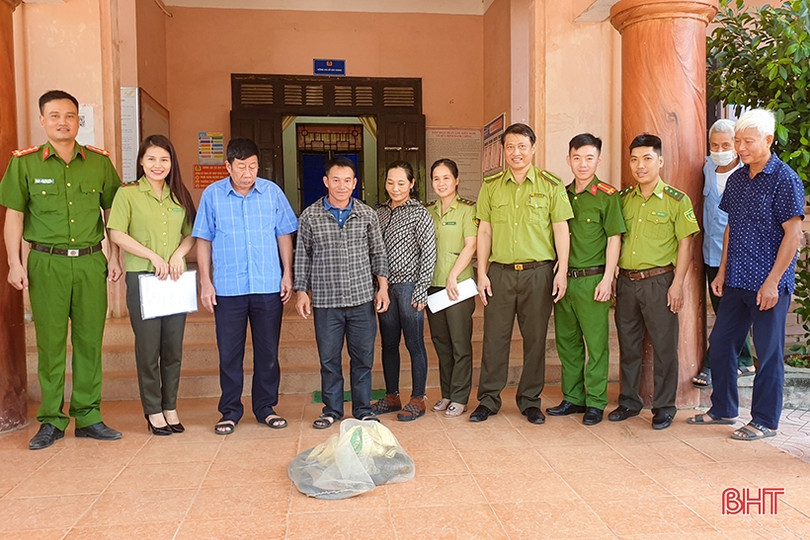 Bàn giao cá thể rắn hổ mang chúa cho Vườn Quốc gia Vũ Quang