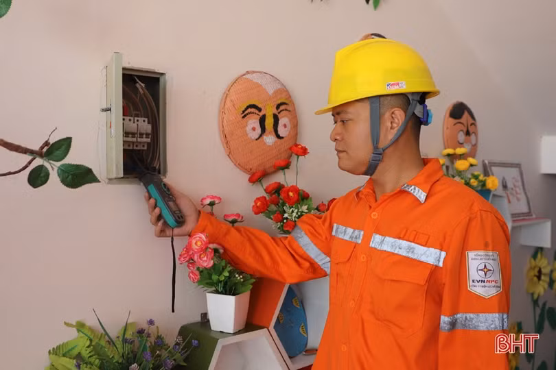 Điện lực Hà Tĩnh tập trung nâng cấp lưới điện phục vụ năm học mới