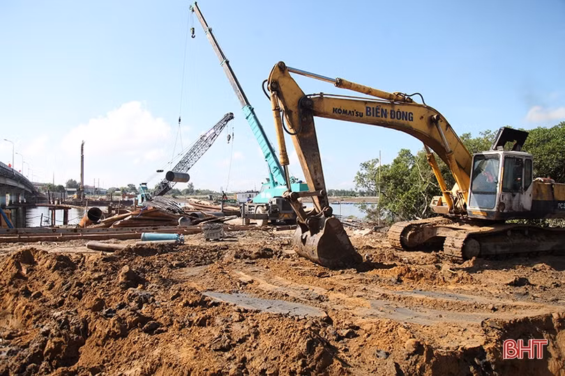 Người dân phấn khởi lưu thông trên tuyến đường nối TP Hà Tĩnh với Lộc Hà