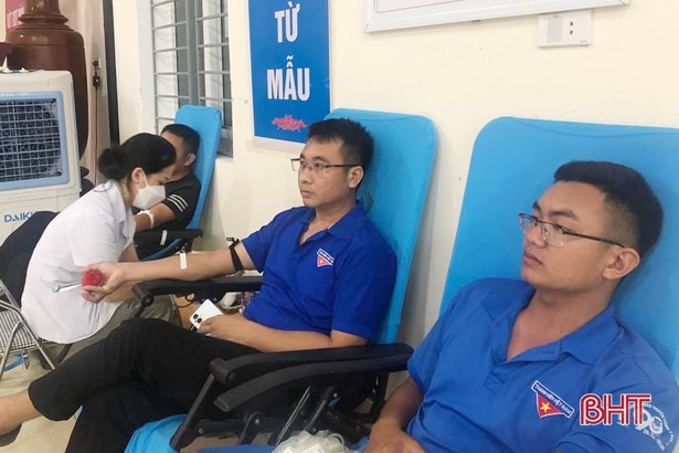 Trong đêm, 3 cán bộ Đoàn ở Hồng Lĩnh vượt 25 km hiến máu cứu người