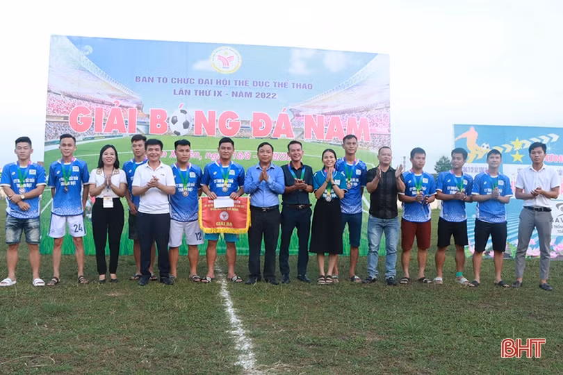 Xã Cẩm Quan vô địch Giải Bóng đá nam huyện Cẩm Xuyên