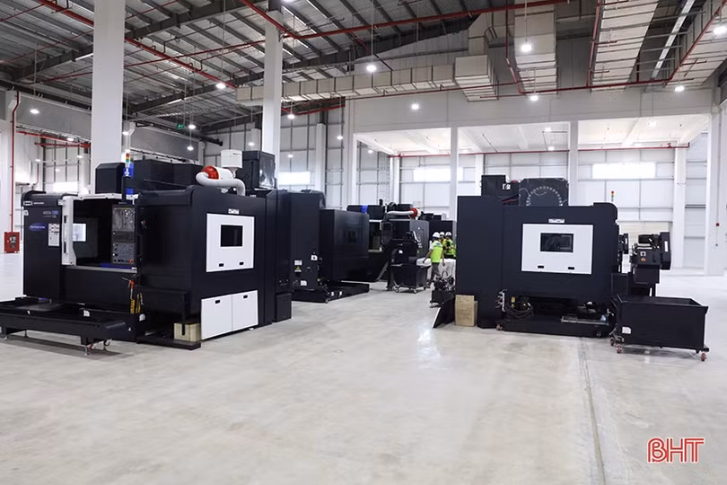 Cận cảnh thiết bị hiện đại tại Nhà máy Sản xuất Pin VinES ở Hà Tĩnh