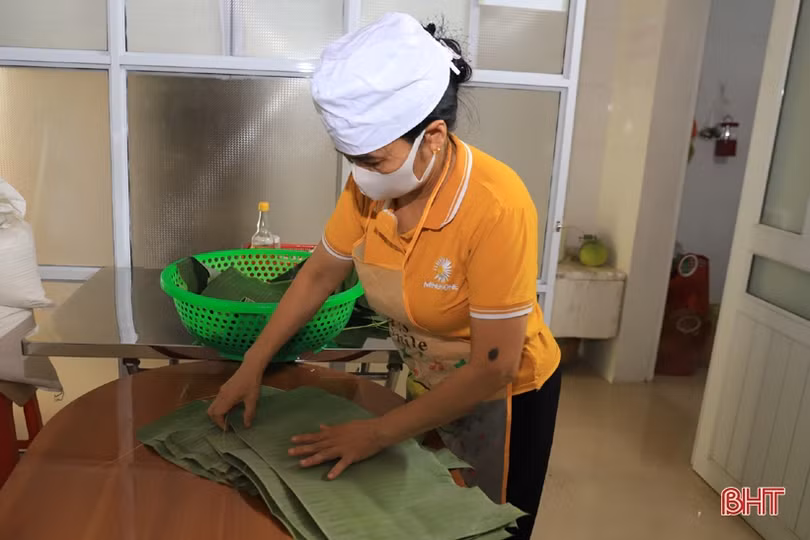 Người phụ nữ hơn 20 năm làm giò bột ngon nức tiếng ở miền núi Hà Tĩnh