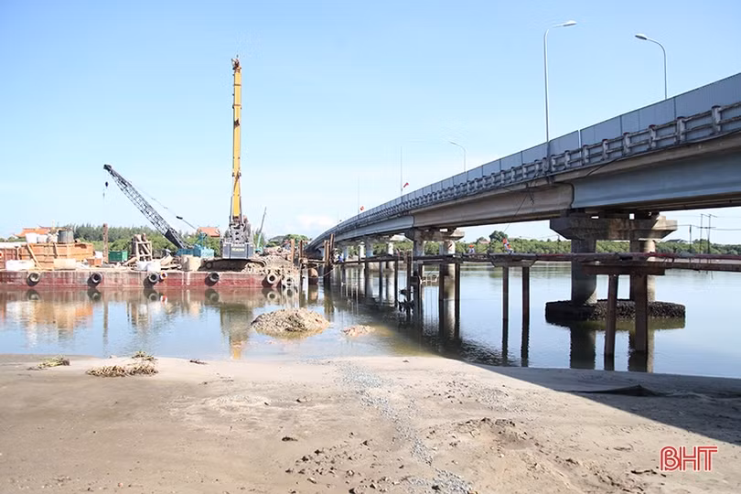 Người dân phấn khởi lưu thông trên tuyến đường nối TP Hà Tĩnh với Lộc Hà