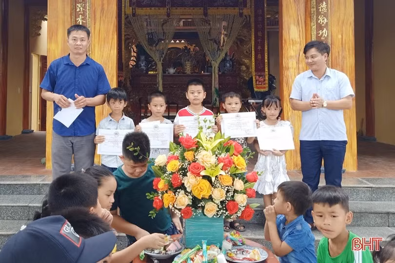 Hà Tĩnh chung sức hỗ trợ học sinh nghèo trước thềm năm học mới