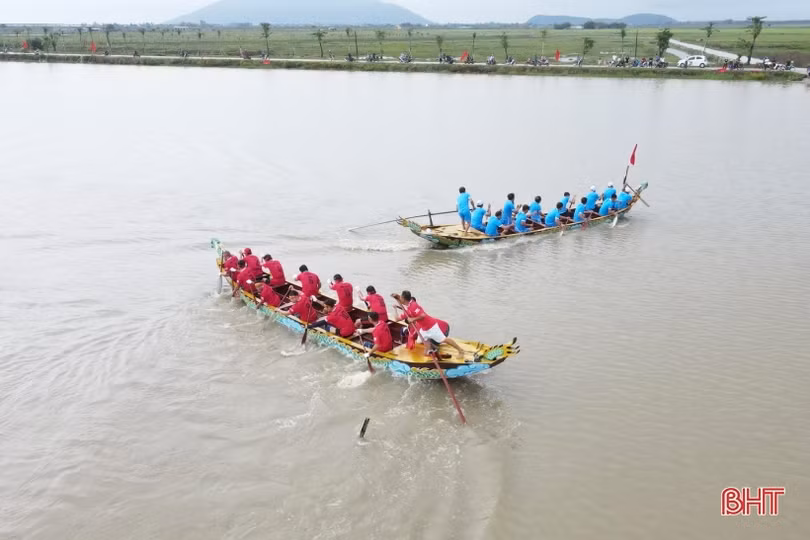 Các địa phương Hà Tĩnh sôi nổi lễ hội đua thuyền, các trò chơi dân gian mừng Tết Độc lập