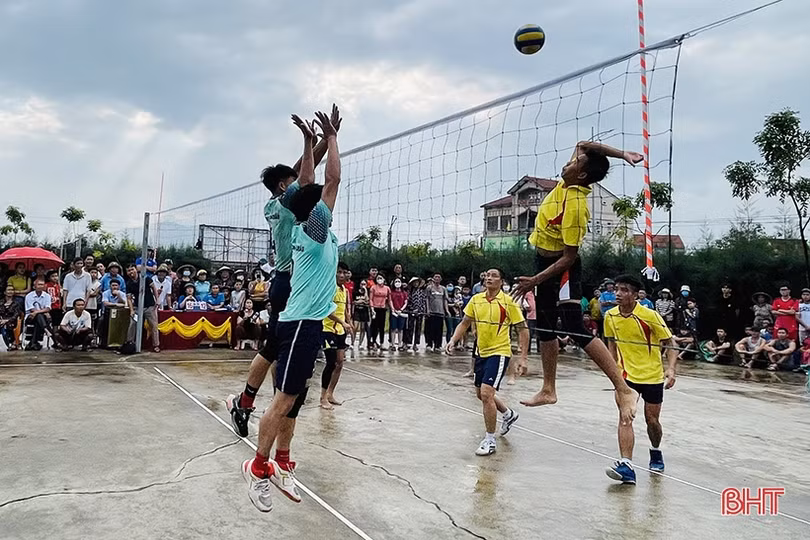 Người dân hào hứng thi đấu thể thao mừng lễ Quốc khánh ở Hà Tĩnh