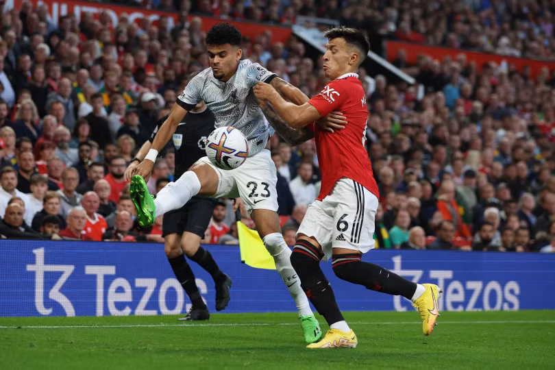 Đại chiến MU vs Arsenal: Nghệ thuật Lisandro Martinez