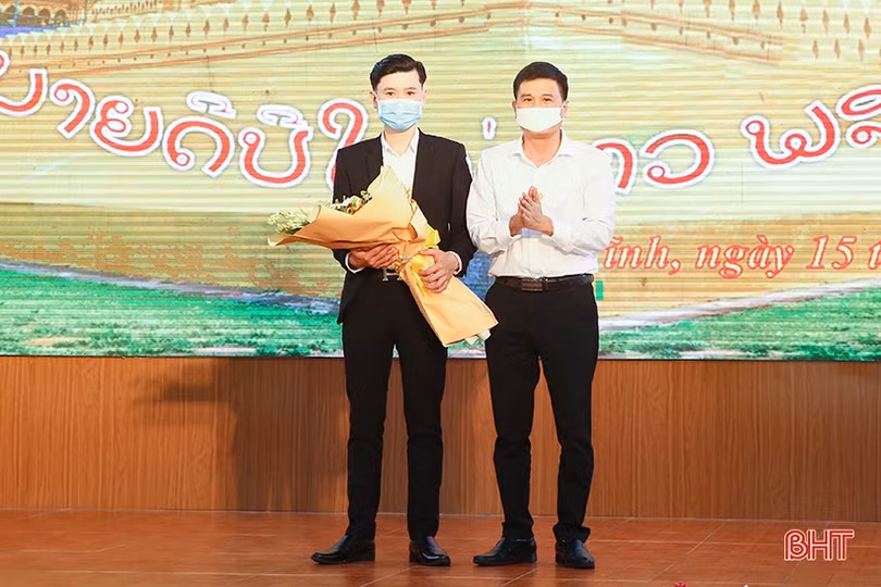 Thắm tình Việt - Lào trên các giảng đường ở Hà Tĩnh