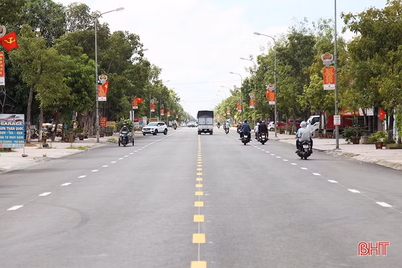 Người dân phấn khởi lưu thông trên tuyến đường nối TP Hà Tĩnh với Lộc Hà