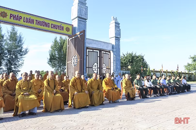 Thượng cờ Tổ quốc chào mừng Quốc khánh tại cơ sở tôn giáo ở Hà Tĩnh