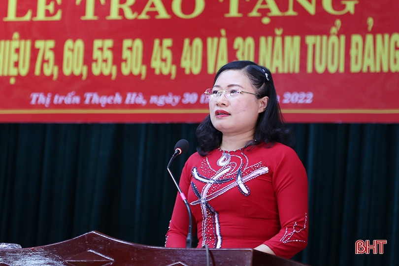 Thạch Hà trao Huy hiệu Đảng cho 182 đảng viên