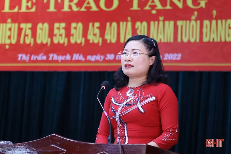 Thạch Hà trao Huy hiệu Đảng cho 182 đảng viên