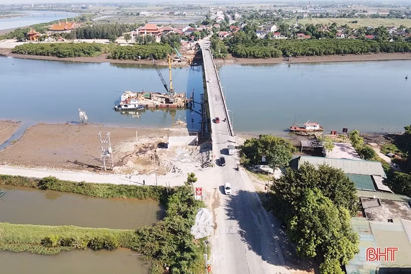 Người dân phấn khởi lưu thông trên tuyến đường nối TP Hà Tĩnh với Lộc Hà