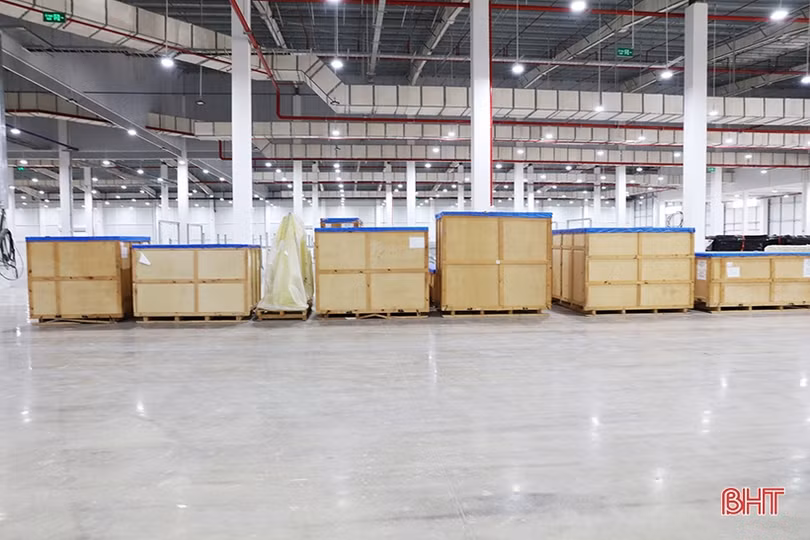 Cận cảnh thiết bị hiện đại tại Nhà máy Sản xuất Pin VinES ở Hà Tĩnh