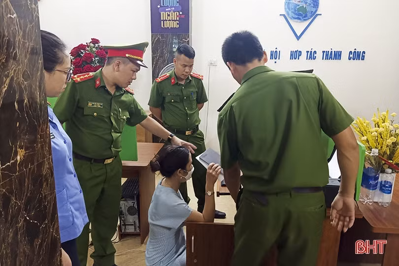 Khởi tố nữ giám đốc lừa đưa người đi xuất khẩu lao động, chiếm đoạt gần 2 tỷ đồng