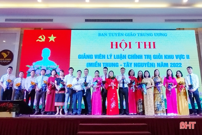 2 thí sinh Hà Tĩnh tham dự Hội thi Giảng viên lý luận chính trị giỏi khu vực II