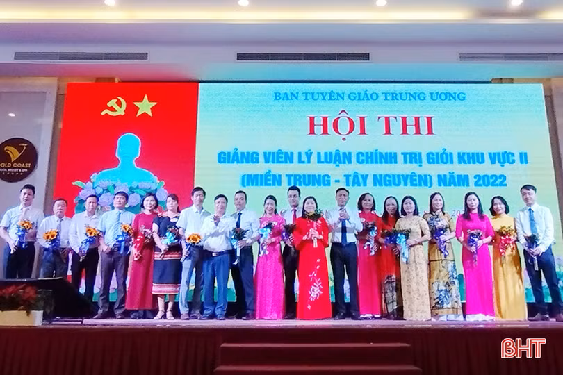 2 thí sinh Hà Tĩnh tham dự Hội thi Giảng viên lý luận chính trị giỏi khu vực II