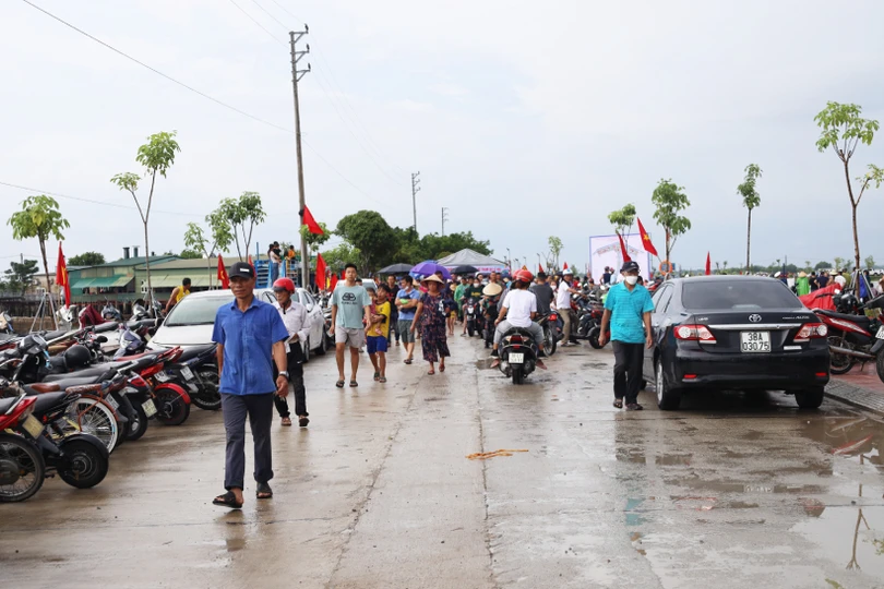 Các địa phương Hà Tĩnh sôi nổi lễ hội đua thuyền, các trò chơi dân gian mừng Tết Độc lập