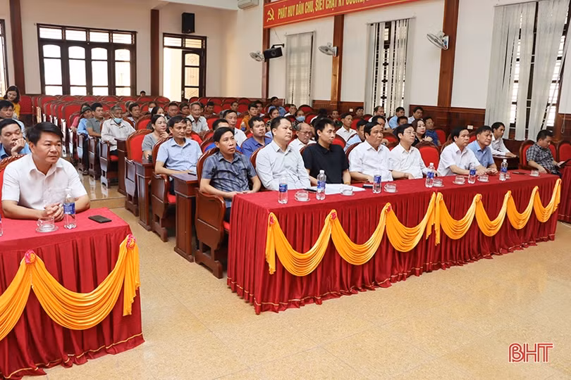 Doanh nghiệp Hà Nội hỗ trợ Cẩm Xuyên xây dựng 50 nhà đại đoàn kết